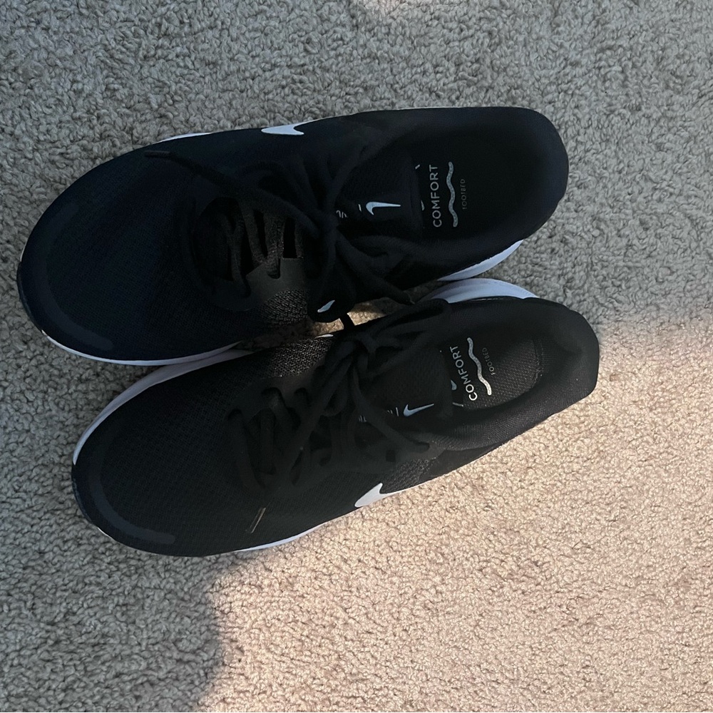 Nike Black and White Women's Sneakers